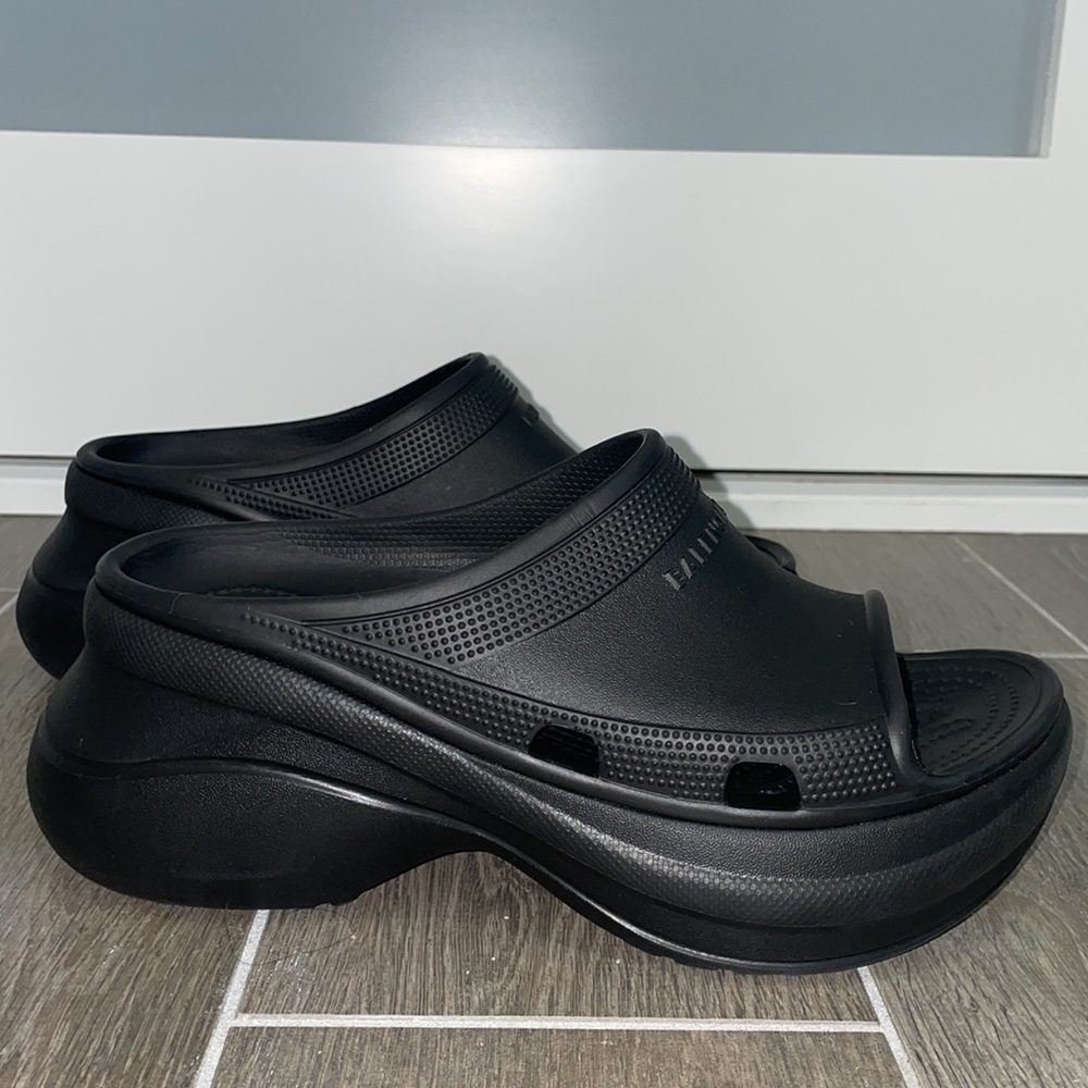 ❗️NEW🖤BALENCIAGA+CROCS🖤Platform Slides. Designed in Collaboration with CROCS - Picture 4 of 11